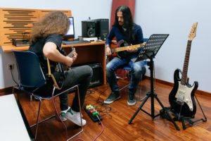 Μάθημα ηλ. κιθάρας